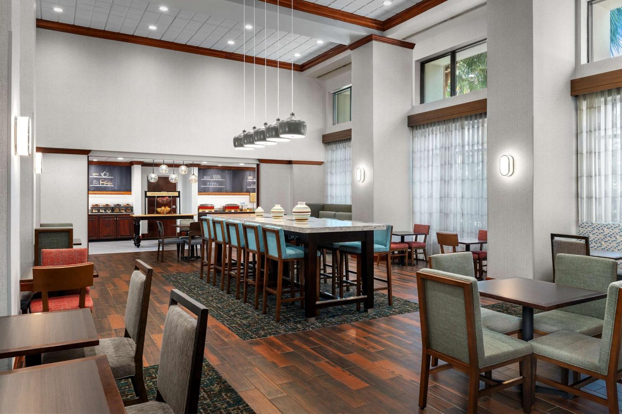 Hampton Inn & Suites At Lake Mary Colonial Townpark Exterior foto
